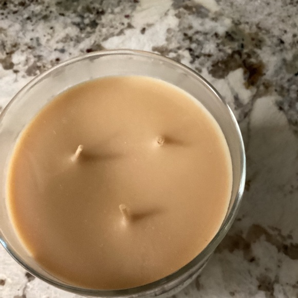 Bath & Body Works Salted Caramel Candle 3 Wick 14.5 oz New - Picture 2 of 3